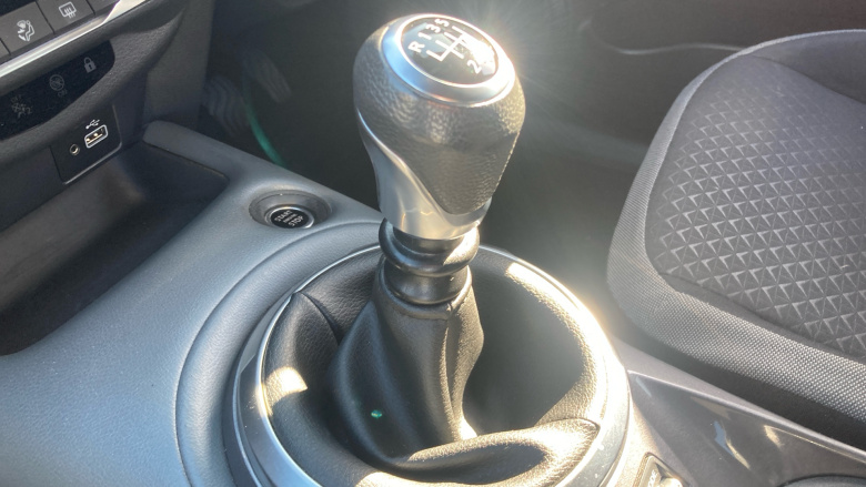 Nissan Juke 1.0 DiG-T 114 N-Connecta 5dr Petrol Hatchback